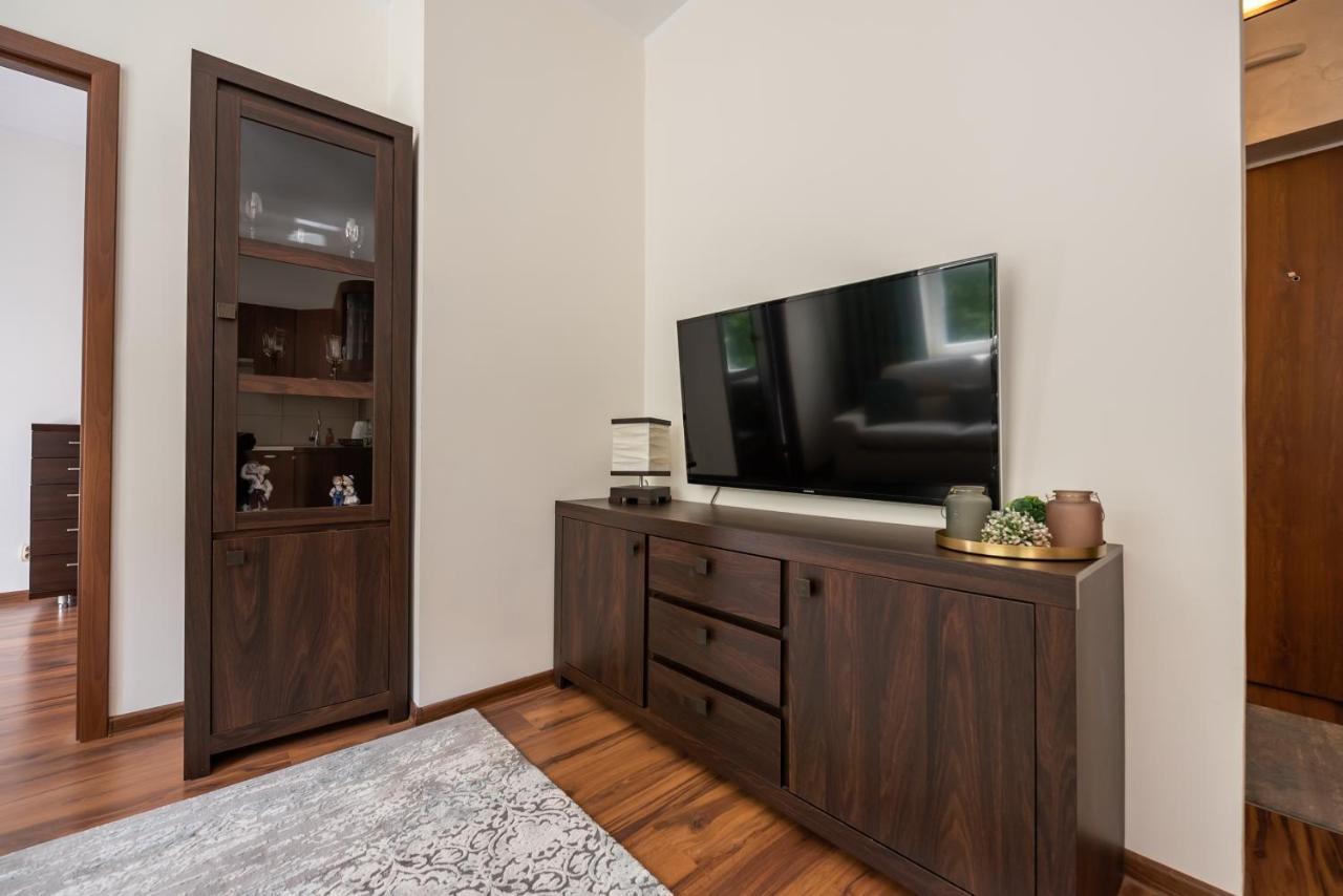 Ogrodowa Warm Wood Apartment Varsó Kültér fotó